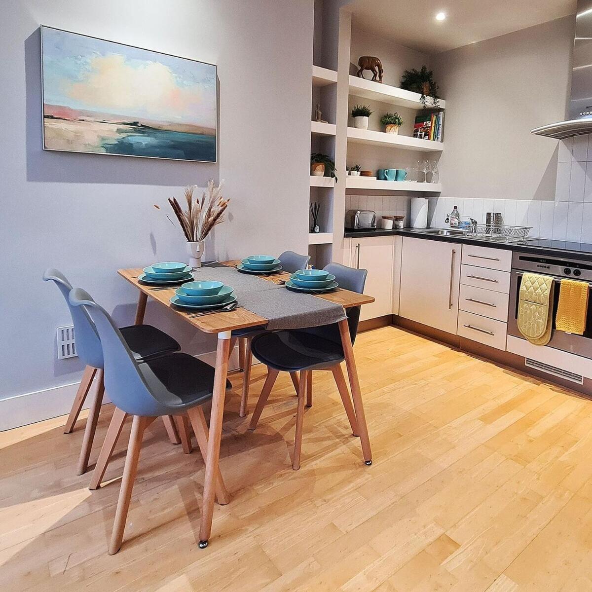 Apartment 1-bed Apartment, Close To Kensington Olympia With Free Wi-fi & Netflix *