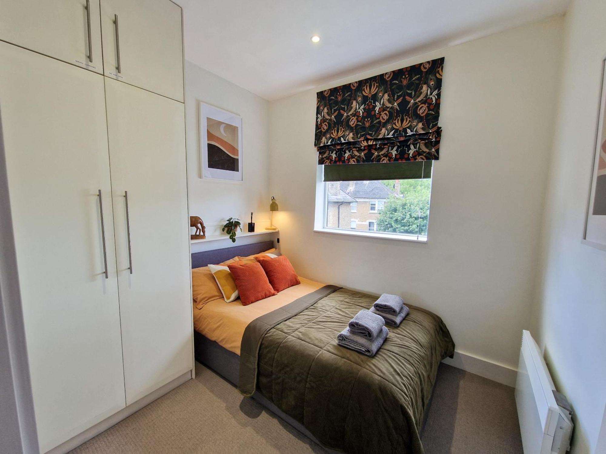 Apartment 1-bed Apartment, Close To Kensington Olympia With Free Wi-fi & Netflix *