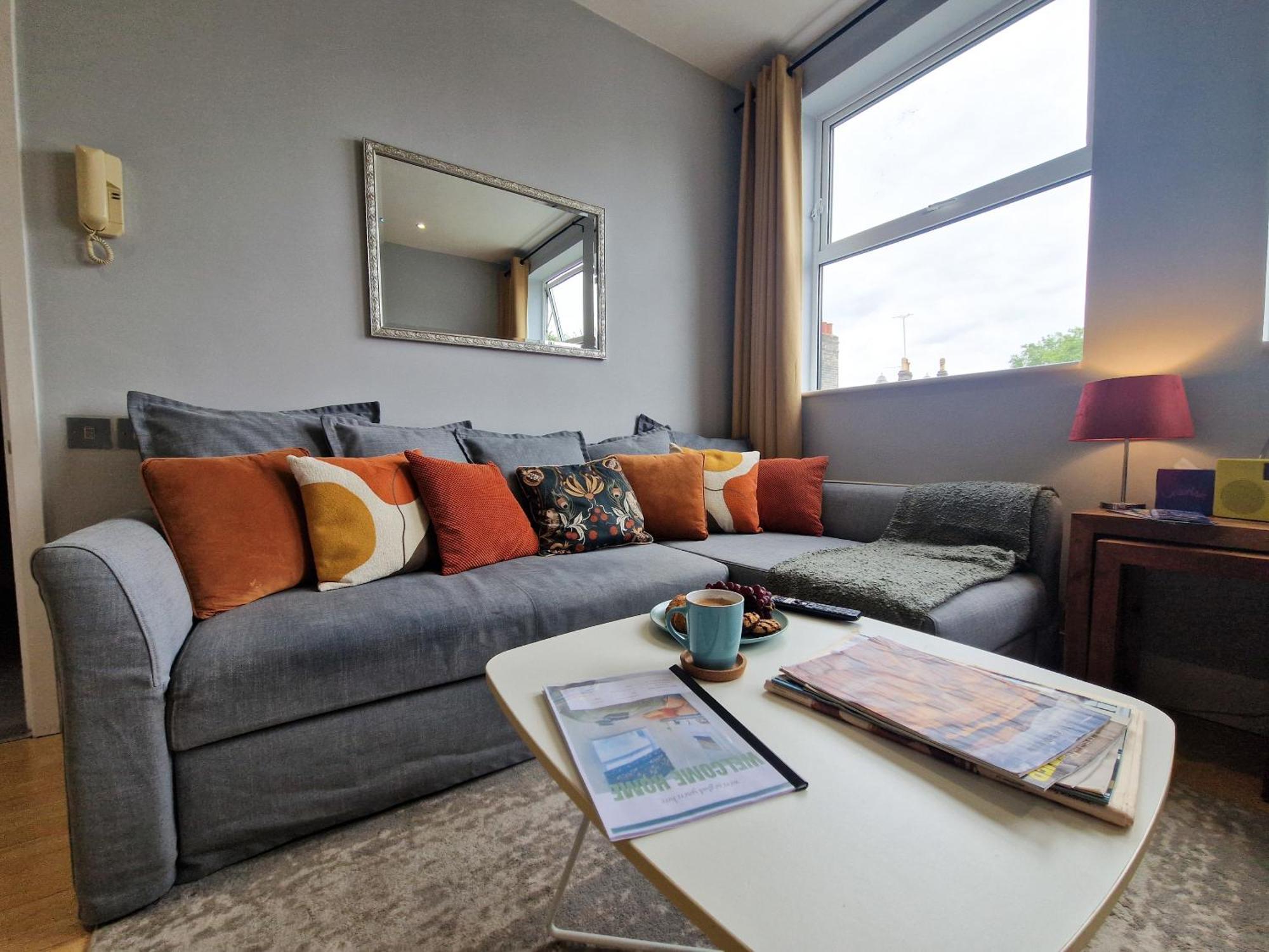 1-bed Apartment, Close To Kensington Olympia With Free Wi-fi & Netflix London