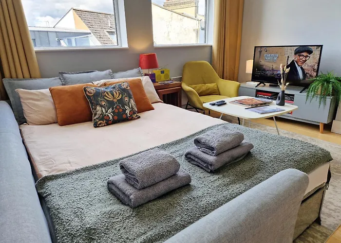1-Bed Apartment, Close To Kensington Olympia With Free Wi-Fi & Netflix