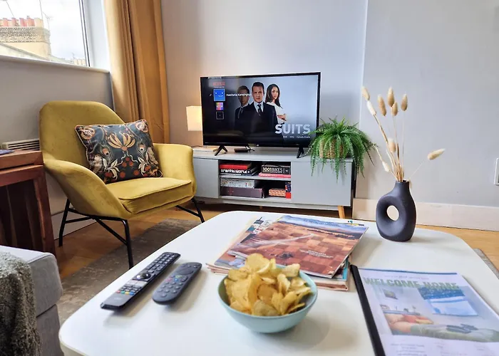 1-Bed Apartment, Close To Kensington Olympia With Free Wi-Fi & Netflix
