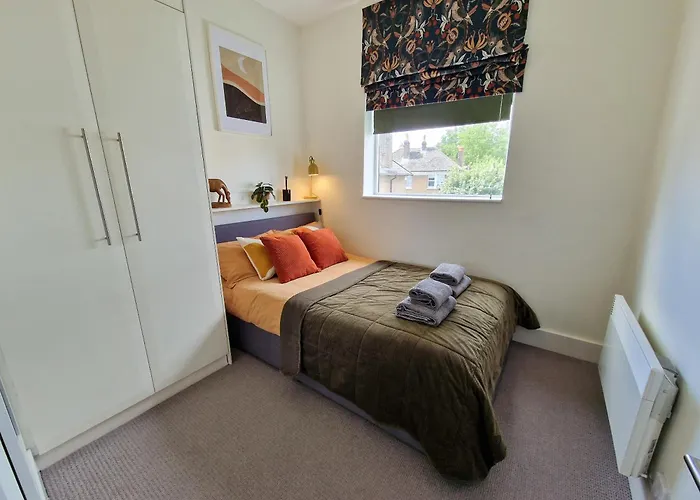 1-Bed Apartment, Close To Kensington Olympia With Free Wi-Fi & Netflix