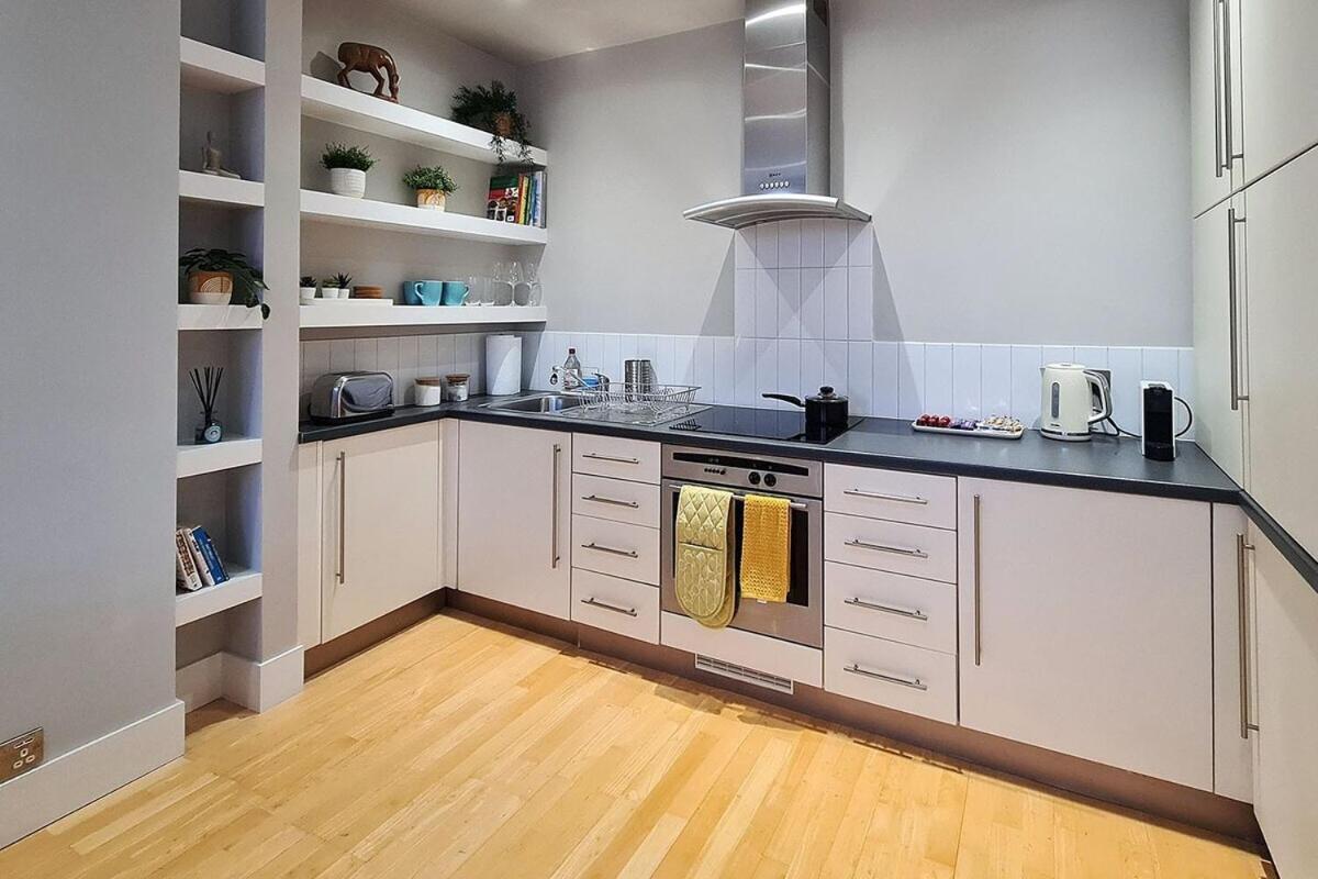 Apartment 1-bed Apartment, Close To Kensington Olympia With Free Wi-fi & Netflix