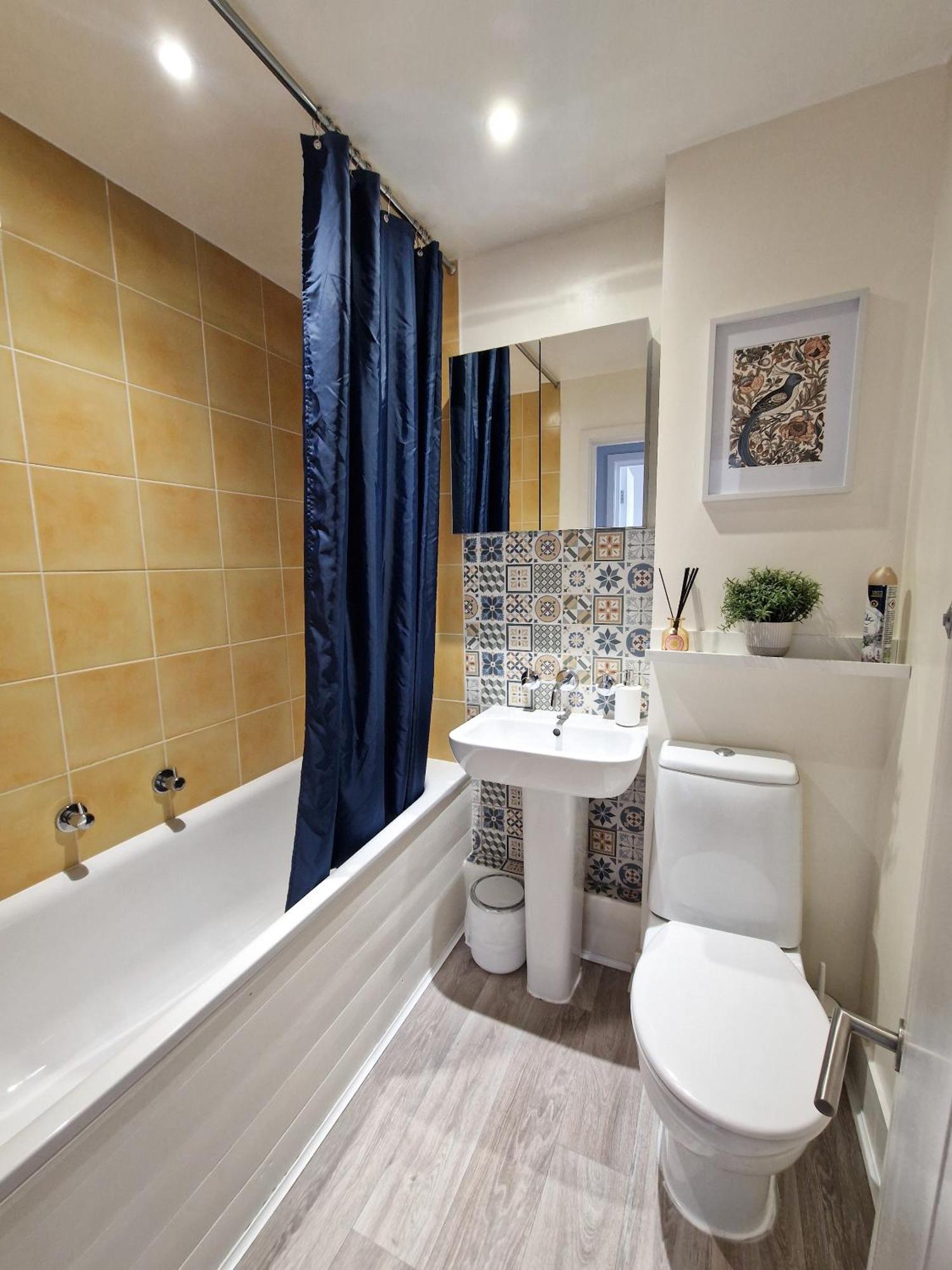 Apartment 1-bed Apartment, Close To Kensington Olympia With Free Wi-fi & Netflix *