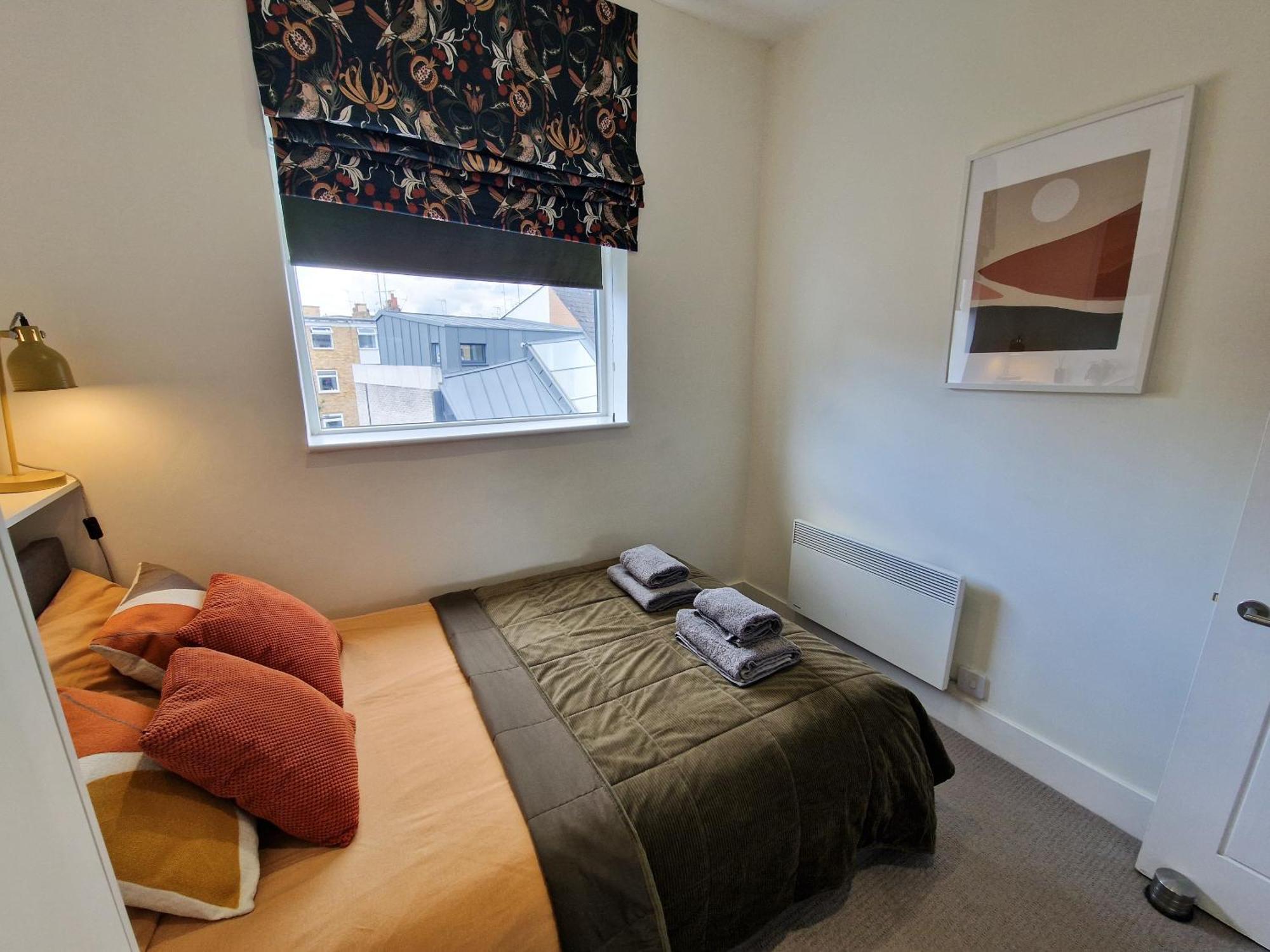 1-bed Apartment, Close To Kensington Olympia With Free Wi-fi & Netflix Apartment *