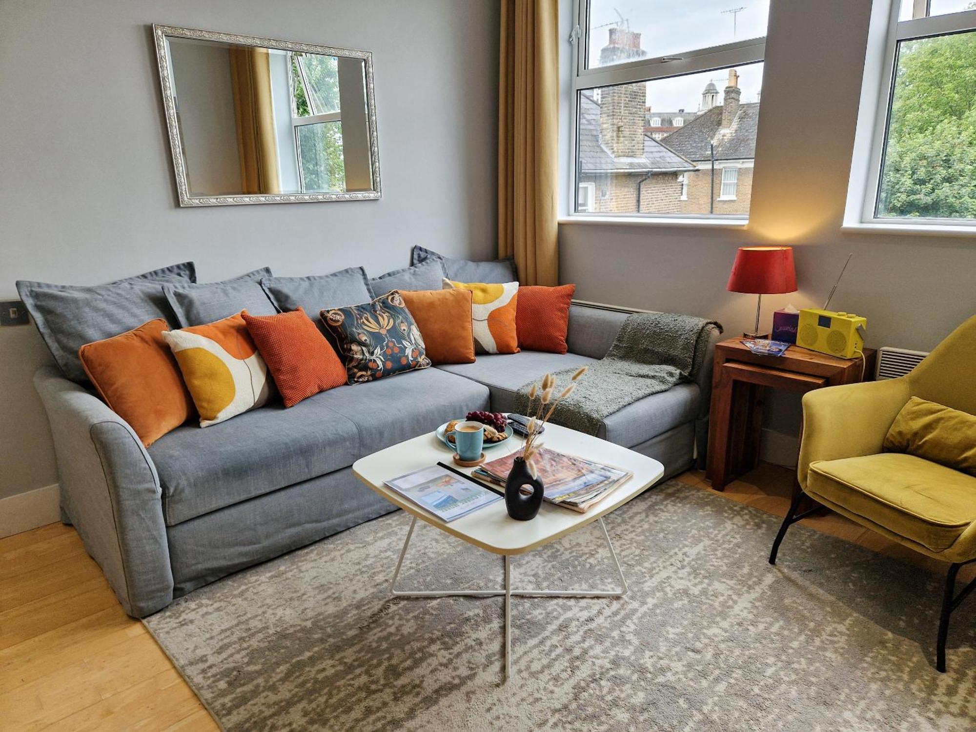 Apartment 1-bed Apartment, Close To Kensington Olympia With Free Wi-fi & Netflix
