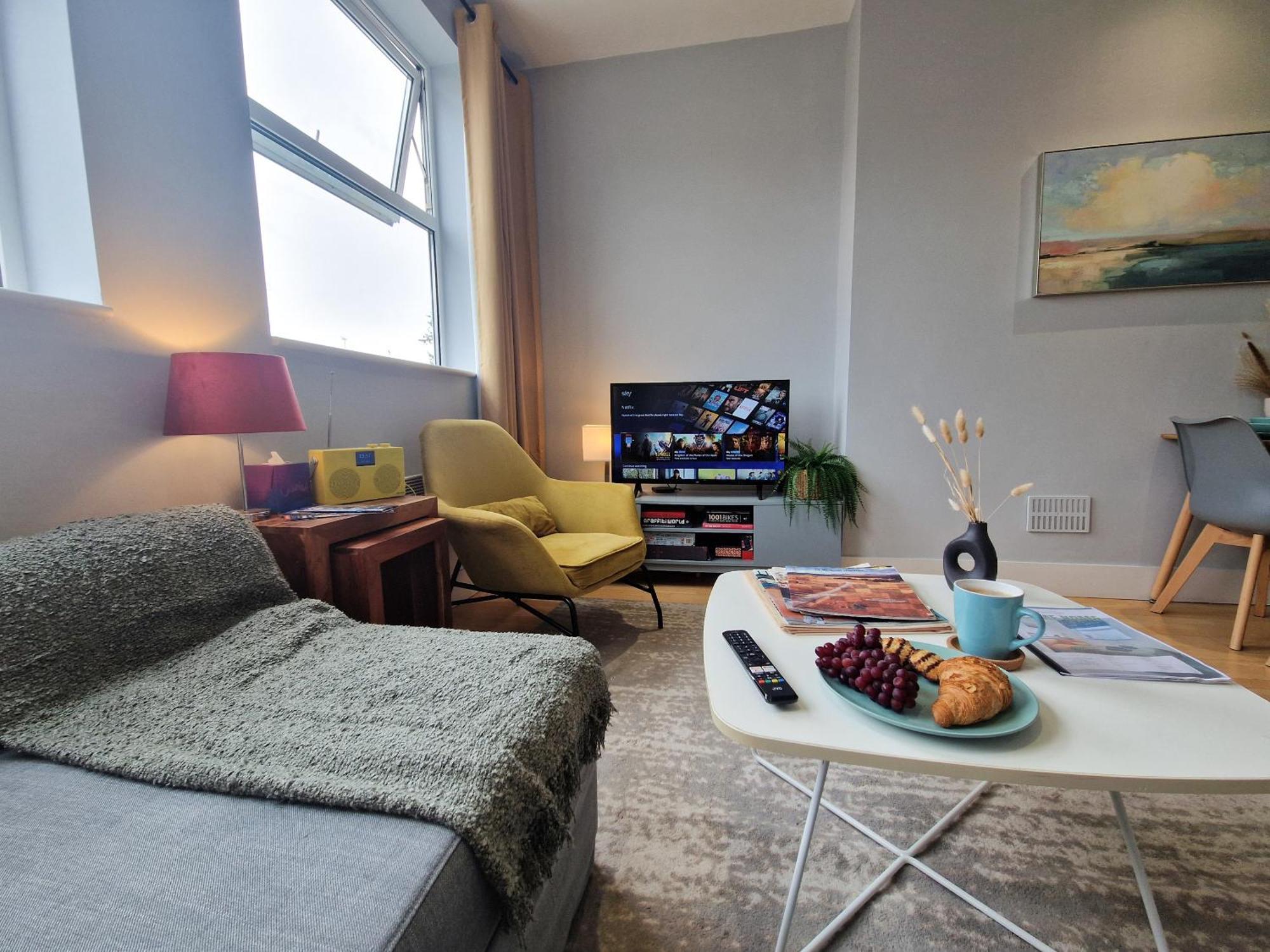 1-bed Apartment, Close To Kensington Olympia With Free Wi-fi & Netflix *