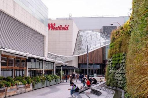 1-bed Apartment, Close To Kensington Olympia With Free Wi-fi & Netflix