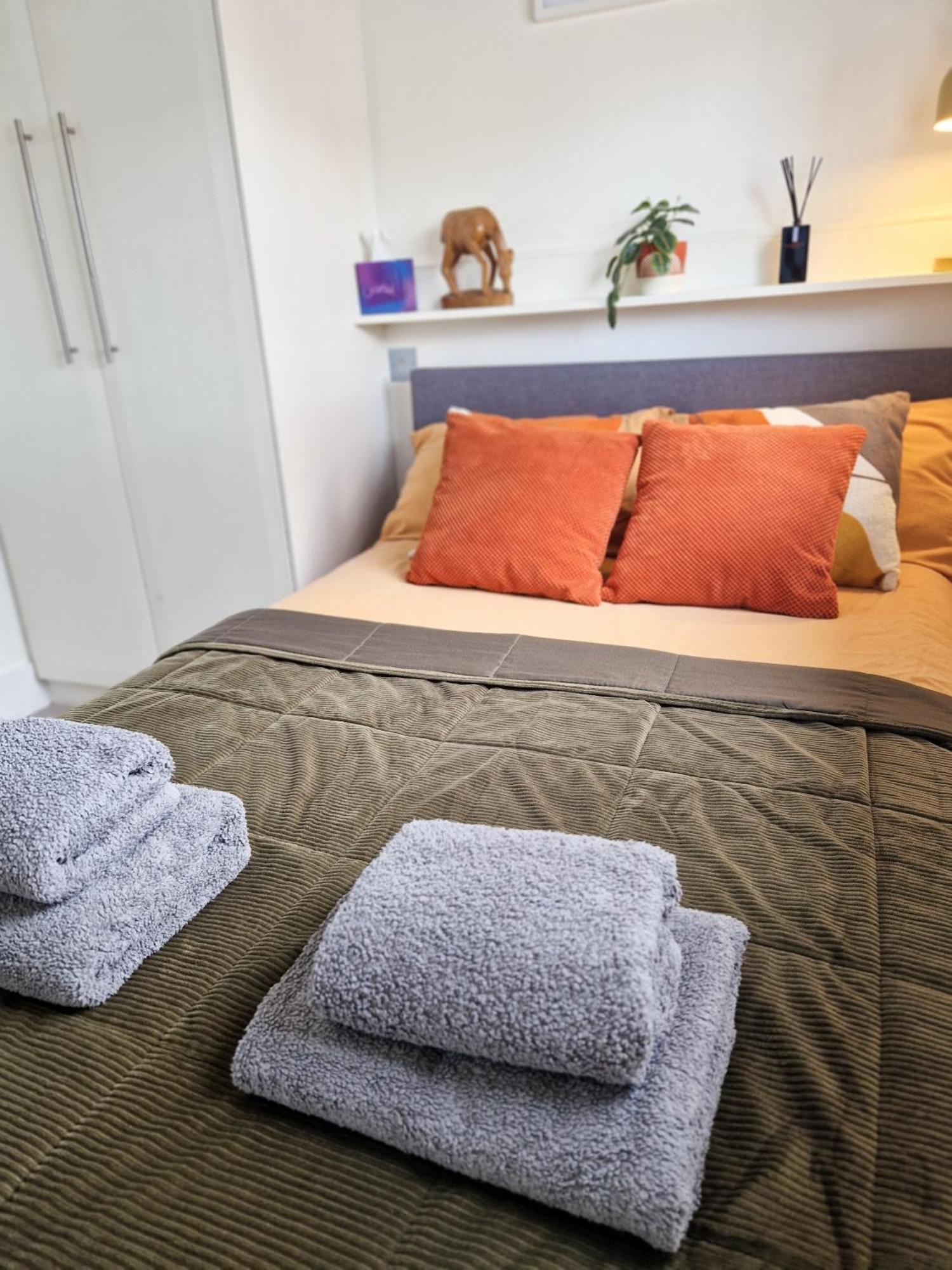 1-bed Apartment, Close To Kensington Olympia With Free Wi-fi & Netflix London