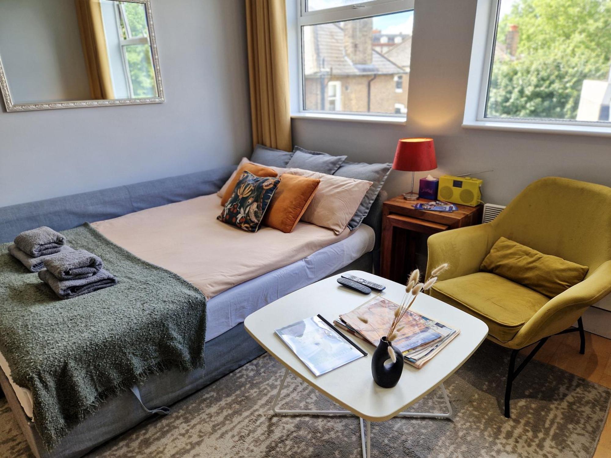 Apartment 1-bed Apartment, Close To Kensington Olympia With Free Wi-fi & Netflix *