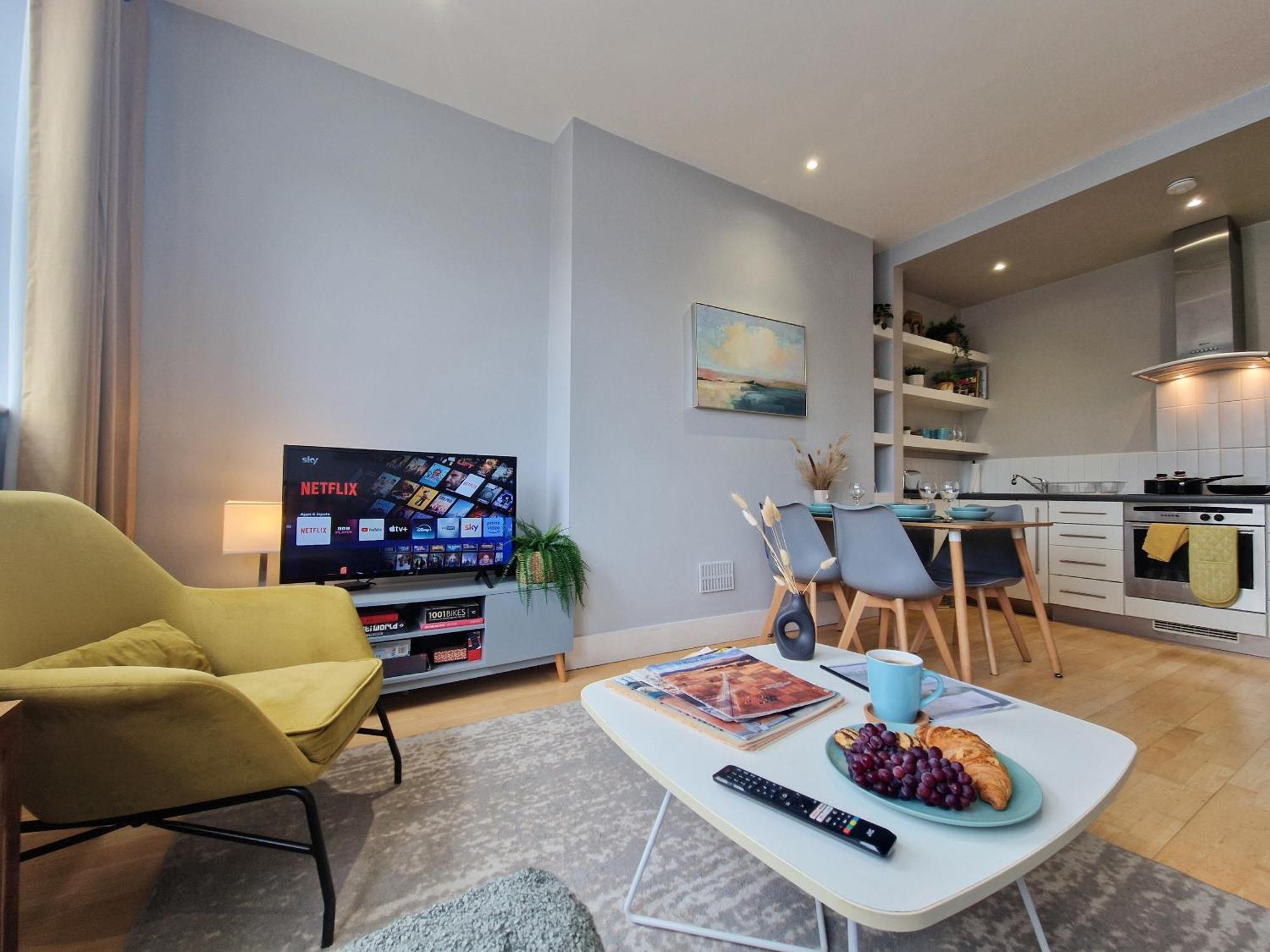 1-bed Apartment, Close To Kensington Olympia With Free Wi-fi & Netflix *